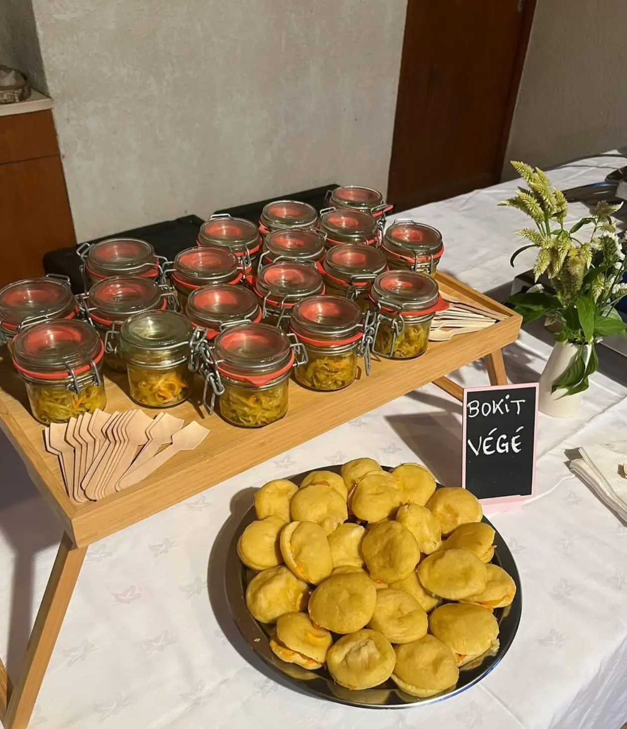 Buffet de verrines en bocaux consignés et alloco, ardoise « Bok’it végé »