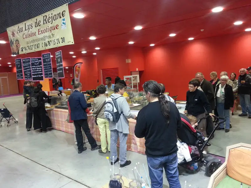 Stand Au Lys de Réjane, cuisine exotique, sur un salon écobio en Alsace